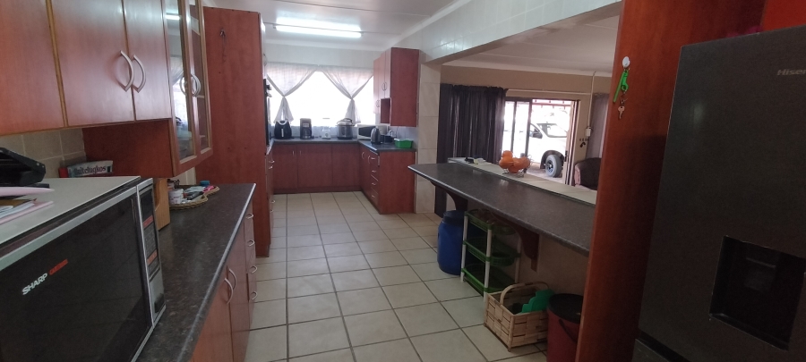 5 Bedroom Property for Sale in Jan Kempdorp Northern Cape